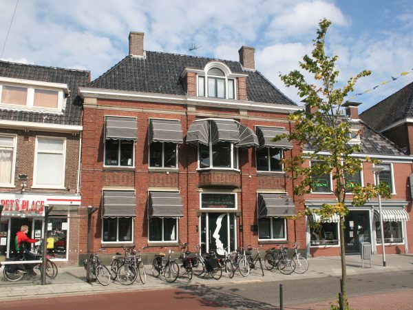 Praktijkpand Orthodontiepraktijk Leeuwarden, een gemeentelijk monument.