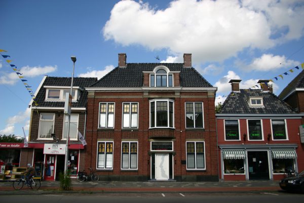 Praktijkpand na de verbouwing, in 2004.