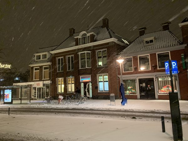 Praktijkpand in de sneeuw.