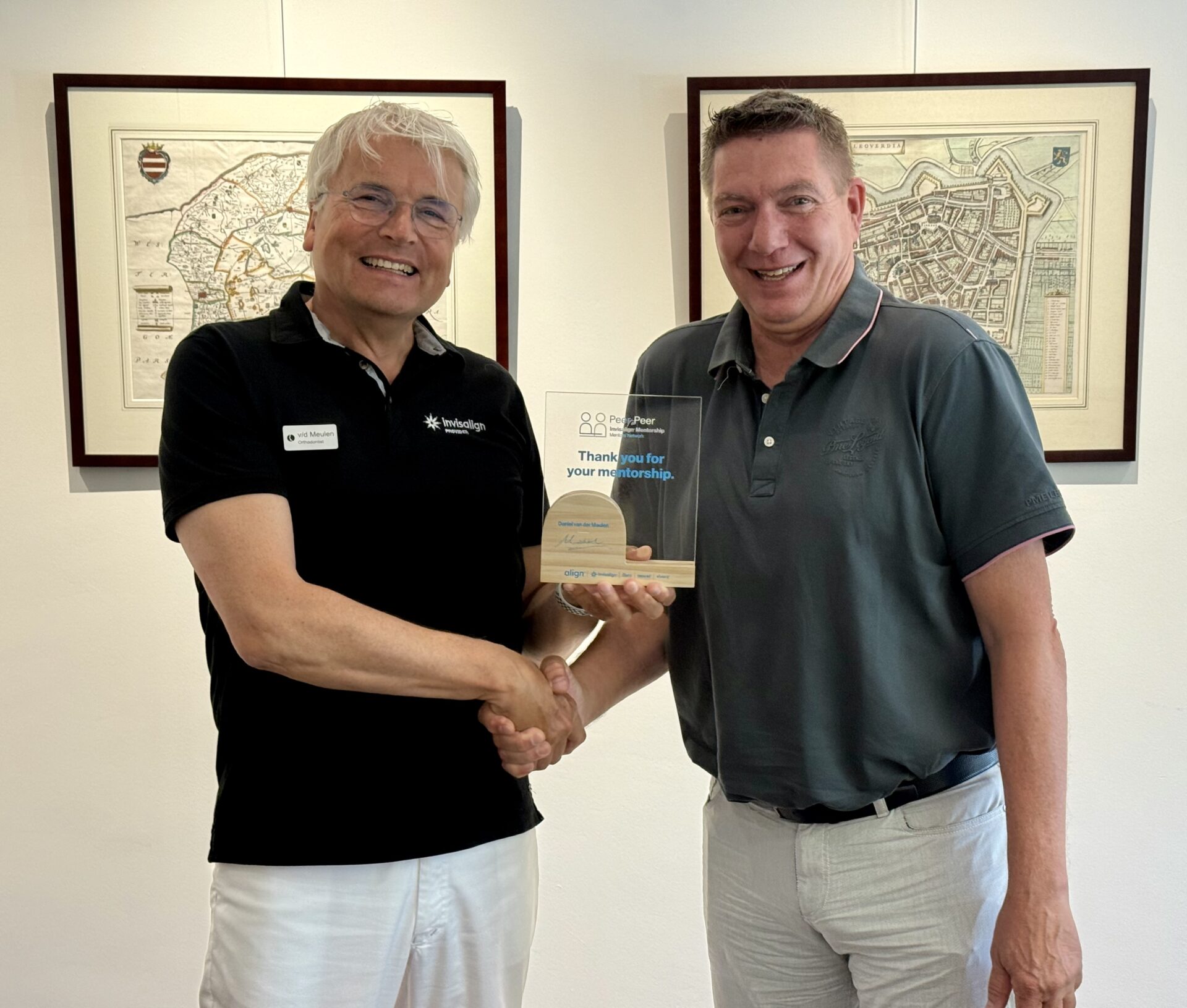 Arie van der Vlist bedankt Daniël van der Meulen voor het mentorschap.
